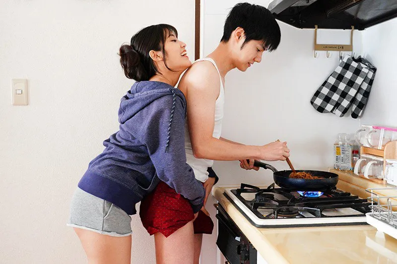 Sống cùng với người vợ sắp cưới của anh trai hư hỏng
