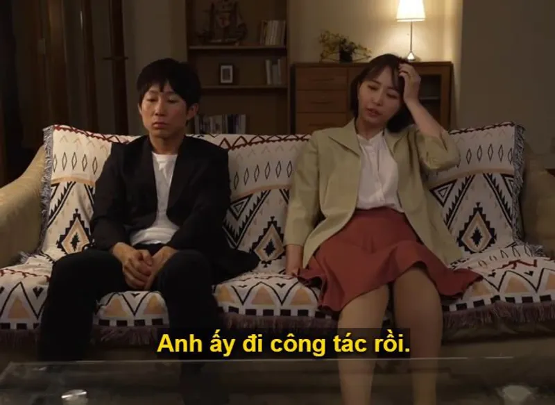 Buồn vì ông xã muốn ly hôn, cô vợ đi họp lớp rồi dẫn cậu bạn học về nhà địt