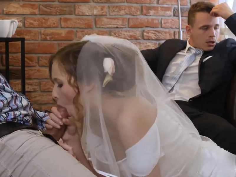 Cô dâu địt trộm với trai ngay trước mặt gã chồng mới cưới